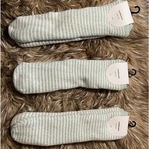 NWT ruby lounge sock with grip 3 pair